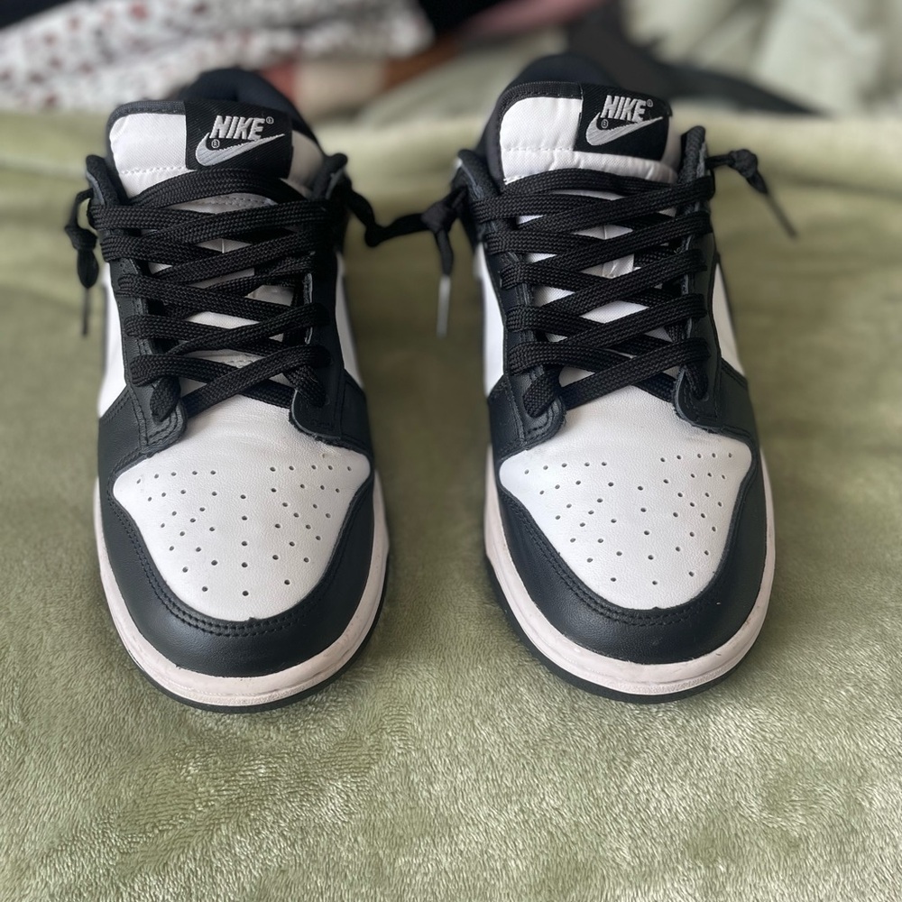 Women’s Nike panda dunks 
A few scuffs nothing bad
Comes with crease protectors